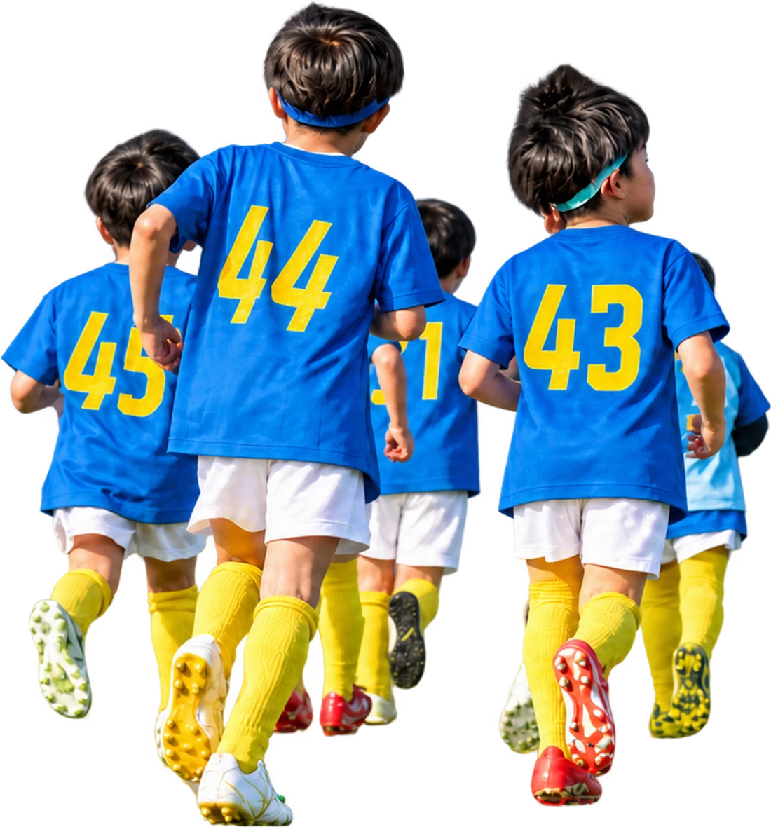青いユニフォームで、ともに走り出すFC朝倉の選手たち